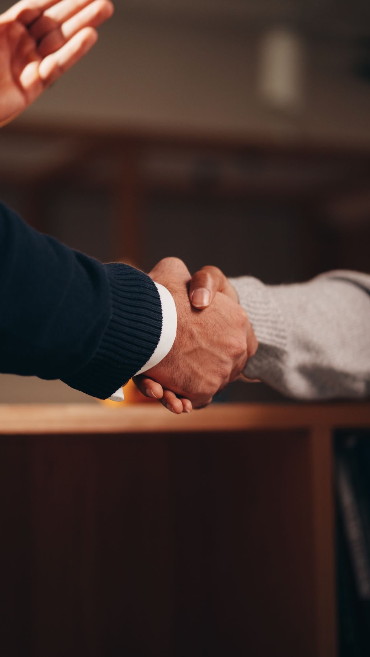 Firmar un contrato de compraventa: qué revisar antes de poner la firma